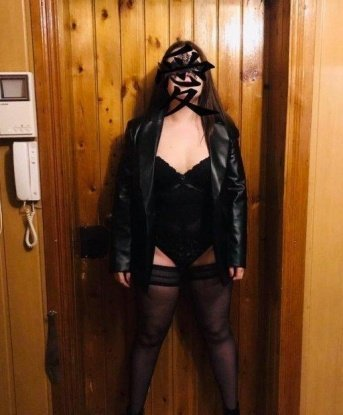 🌹 В Москве я живу уже несколько лет, и знаю все его тайны и уголки. 💋
У меня есть много возможностей, чтобы расслабиться и ублажить тебя по полной программе. Мои услуги включают классический секс, оральный секс, ролевые игры и многое другое. Ты можешь быть уверен, что со мной время проведете незабываемо. 💫
У меня есть отличные отзывы от моих клиентов, которые говорят о моей профессиональности и внимательности к деталям. 🌟 Доверься моим мягким рукам и я прокачаю тебя до самого небесного наслаждения. 🌈
Фото, которые ты видишь - настоящие и полностью отражают мою сексуальность и привлекательность. Я гарантирую, что ты не останешься равнодушным. 😉 Так что не стесняйся и позвони мне, чтобы попробовать настоящую страсть Москвы вместе со мной! 💋🔥 Ульяна